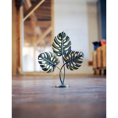 Skulptur/Standbild Philodendron-Blätter auf Sockel